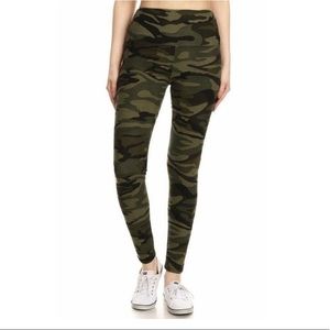 NWOT Camo Leggings Small Boutique
